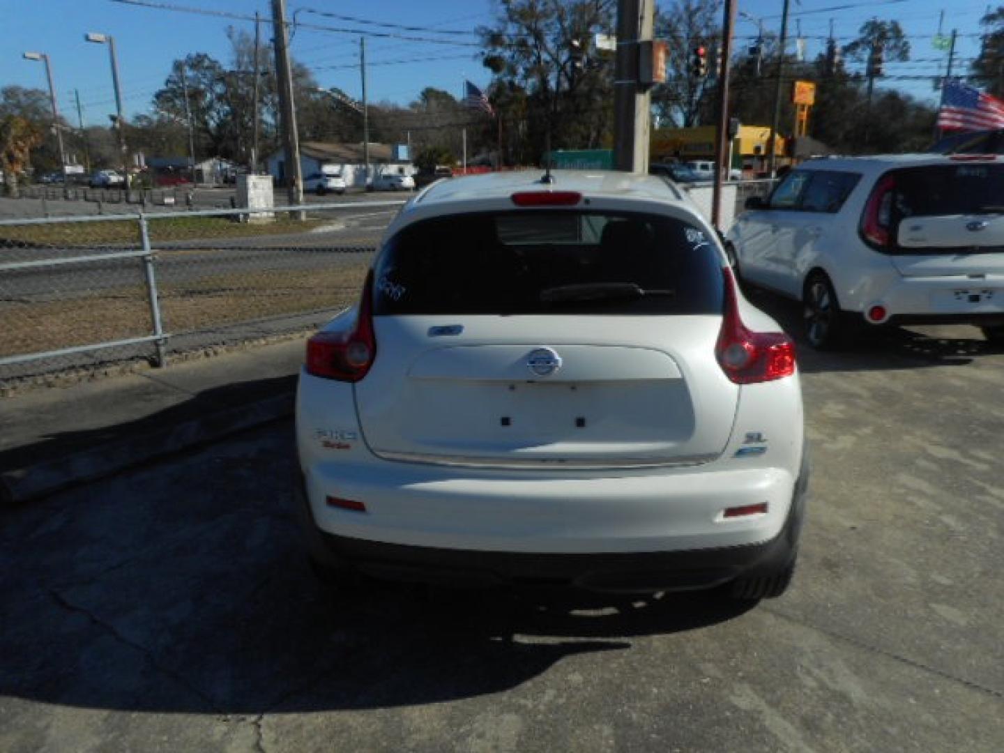 2013 WHITE NISSAN JUKE S; SL; SV; NISM (JN8AF5MRXDT) , located at 1200 Cassat Avenue, Jacksonville, FL, 32205, (904) 695-1885, 30.302404, -81.731033 - Photo#3